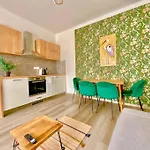2 V Bankovnim Dome Appartement *