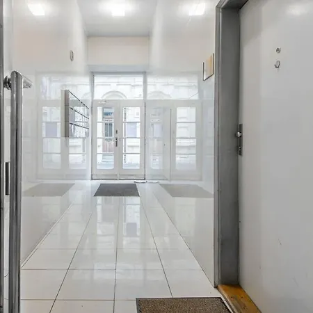 2 V Bankovnim Dome Apartment *